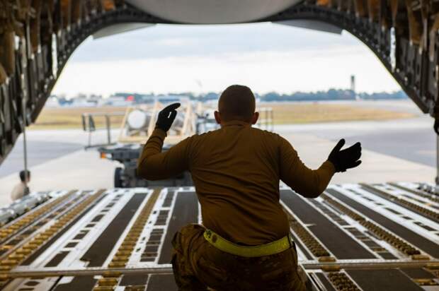 Тайная переброска к границе Украины: генерал Попов оценил версию о самолете SAS в Польше