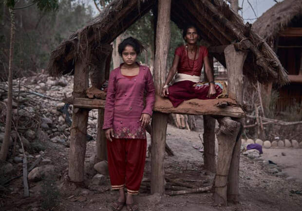 Виновна по признаку пола: Куда отправляют девушек на время менструации в Непале