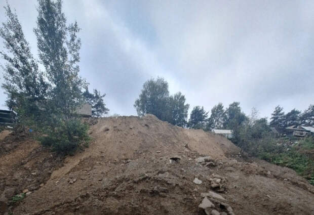 Росприроднадзор требует 44 млн рублей за загрязнение почвы в Лавриках Ленобласти