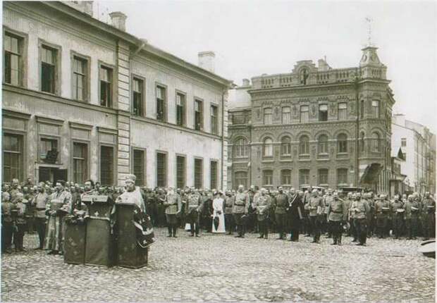 молебен в Петербурге по случаю начала Первой мировой войны.
