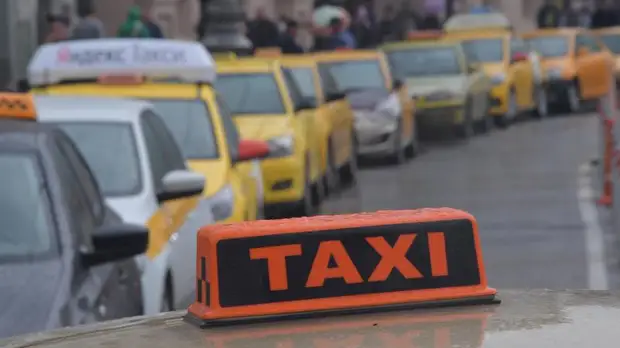 Уход «Ситимобила»: как агрегаторы такси ухудшают обстановку на дорогах и что делать
