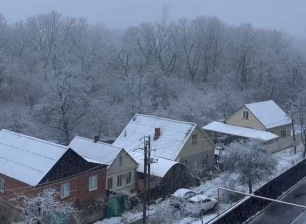 На Кубань все же приходит зима: в Горячем Ключе уже снег