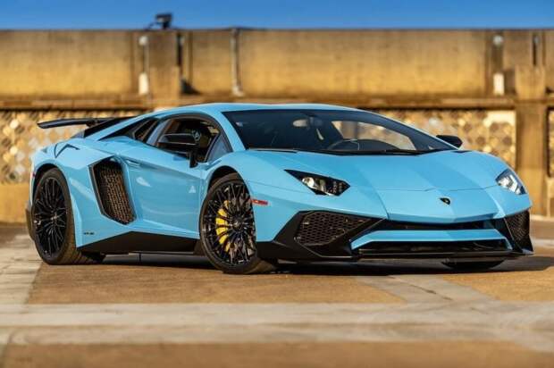 8. Lamborghini Aventador LP750-4 Superveloce (№ZHWUF3ZD9HLA05886) 2017 года продан за $417,500 (33 500 000 руб.).