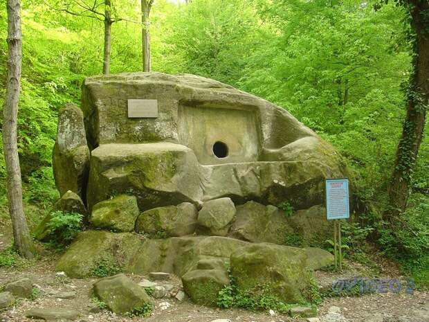 Монолитный дольмен Волконский