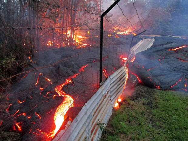 31 октября лава из вулкана Килауэа продолжила свое путешествие по Гавайям