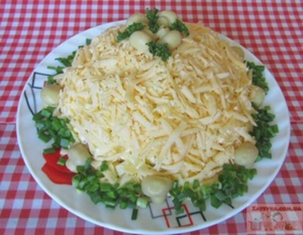 Фото к рецепту: Cалат «Марго» с куриным филе и маринованными грибами Фото к рецепту: Cалат «Марго» с куриным филе и маринованными грибами