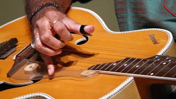 Седьмая струна: как русскую гитару хоронили, а она все равно оказалась живее всех живых