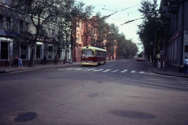 1982 год. Иркутск. Трамвай на улице.