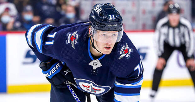 Евгений Свечников в матче с «Сиэтлом» забросил седьмую шайбу в сезоне