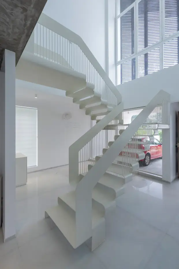 Семейный дом со смелым геометрическим фасадом в Индии