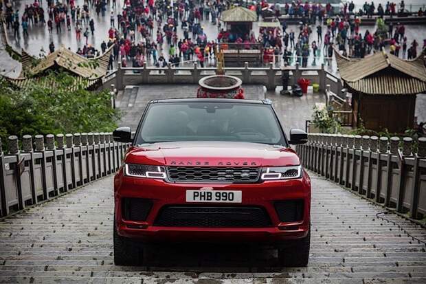 Range Rover Sport въехал на лестницу из 999 ступеней в Китае range rover, range rover sport, авто, автомобили, видео, китай, лестница, рекорд