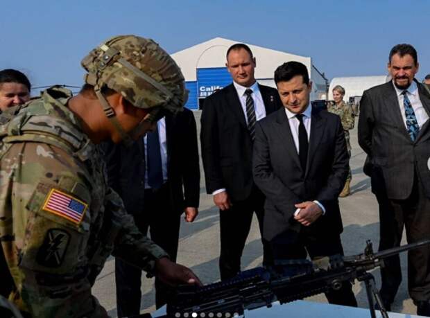 Зеленскому посоветовали не ждать помощи от США после слов о войне с Россией