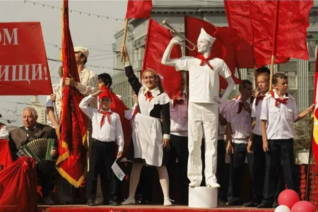 19 мая День пионерии: открытки с поздравлениями