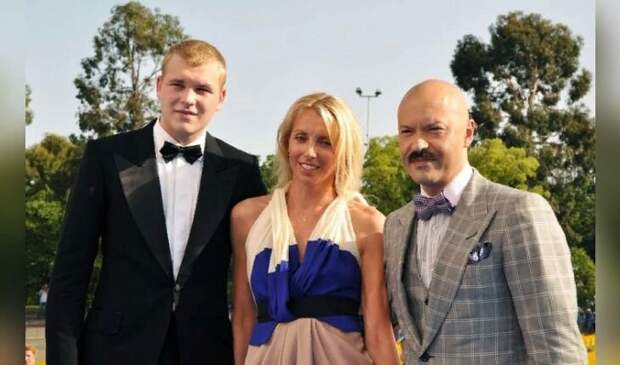 Сергей Бондарчук-младший с родителями.