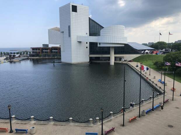 Фил Коллинз, Iron Maiden и Wu-Tang Clan включены в Зал славы рок-н-ролла