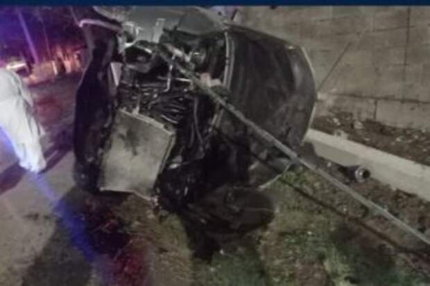 В Шымкенте иномарка врезалась в столб: Девушка-водитель погибла