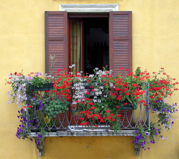 yellow balcony 35 Worlds Most Beautiful Balconies
