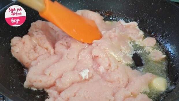 Рецепт пирожков очень доступный и благодаря начинке очень вкусная получается выпечка! Пирожки в духовке прямо сочные, мягкие воздушные!-5