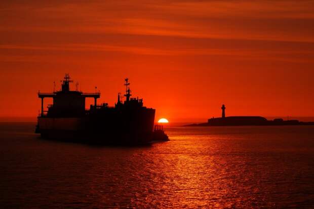 Китайский танкер прошел через Ормузский пролив, несмотря на блокаду США