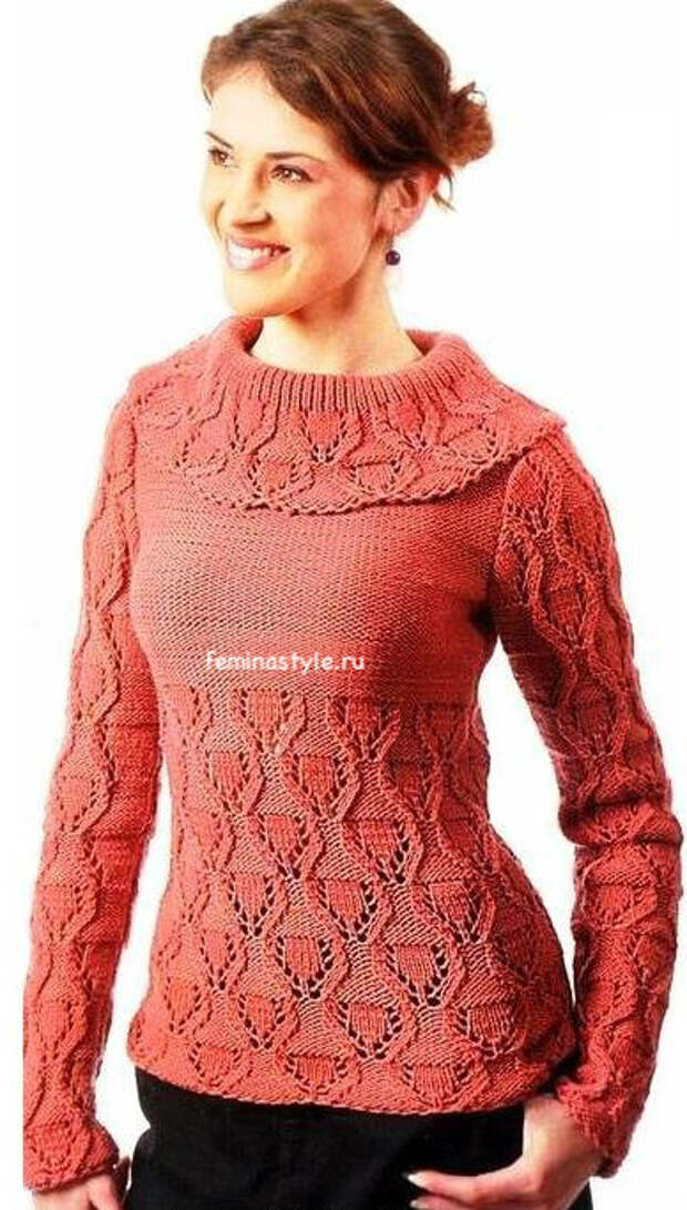 Вязаный спицами коралловый пуловер