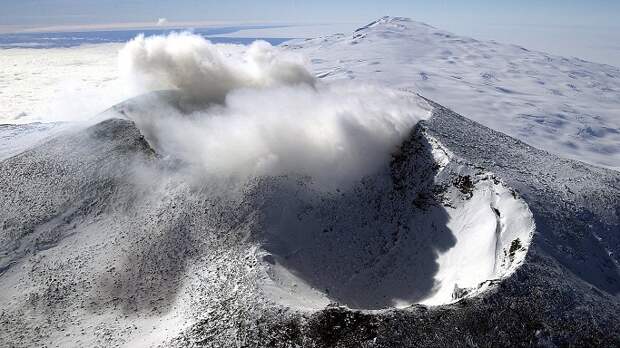 Подо льдами Антарктиды скрывается огромный астероидный кратер