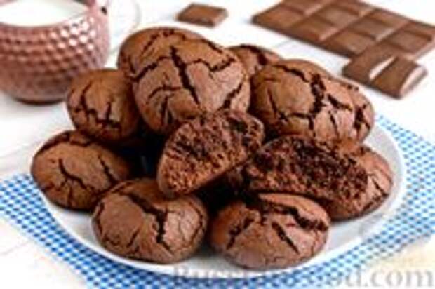 Фото к рецепту: Шоколадное печенье с кукурузной мукой