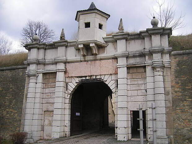 Крепость Комарно: Вход в Новую крепость