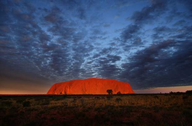Скала Улуру (Айерс Рок),  Австралия. Фото /Uluru (Ayers Rock), Australia