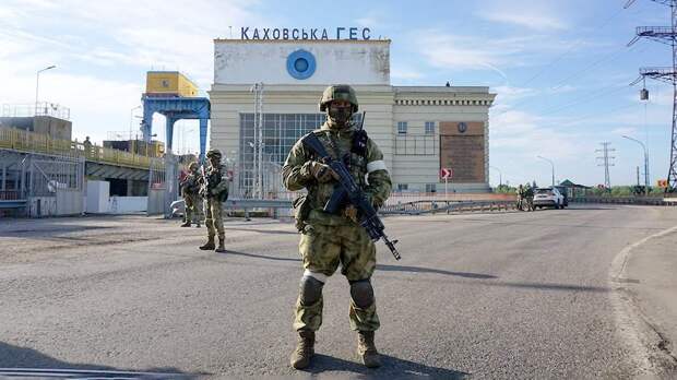 Военные РФ охраняют Каховскую ГЭС