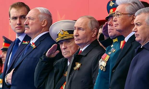 «Мы вместе! Победа всегда будет за нами»: Владимир Путин поздравил россиян с 9 Мая