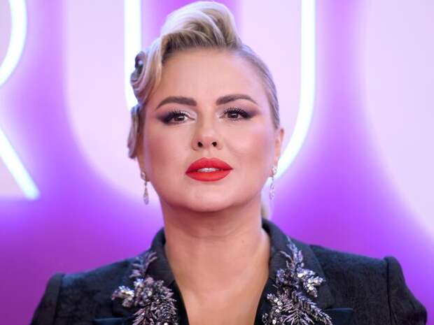 Певица Анна Семенович рассказала, что мечтает стать мамой