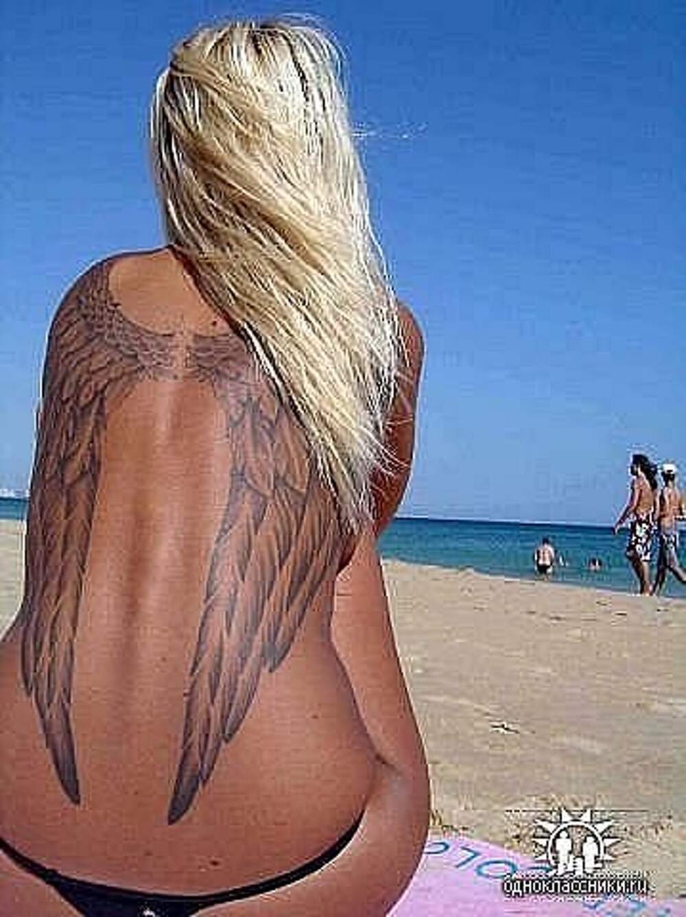 фото татуировки крылья на спине у девушки