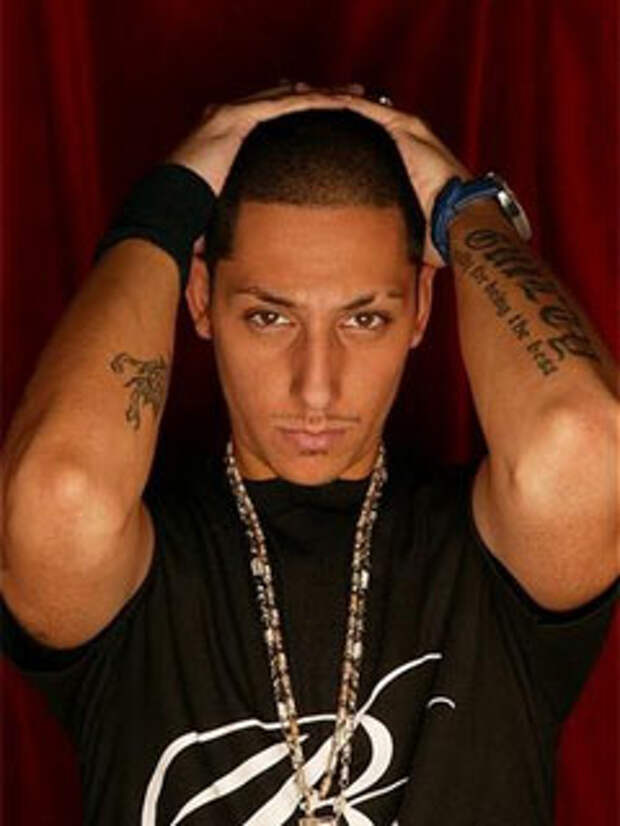 K maro femme текст. Девушка из клипа k maro femme. K maro femme текст. K-maro фото. Клер жена k maro.