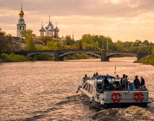 В Вологде запустили бесшумные речные электротрамваи