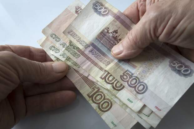 Кемеровчанка украла деньги у соседа – инвалида по зрению