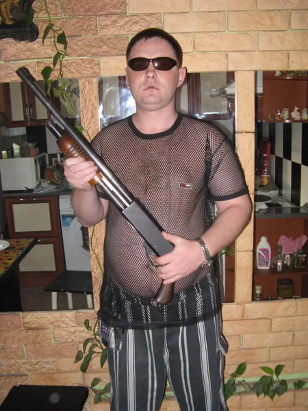 Опасные парни. Опасные парни. Любовные картинки для девушки. Мемы про бандитов. Опасные бандиты из соцсетей.