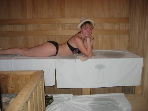 Великолепное фото Мордвиновой, показывающее ее прекрасную фигуру в сексуальном купальнике.