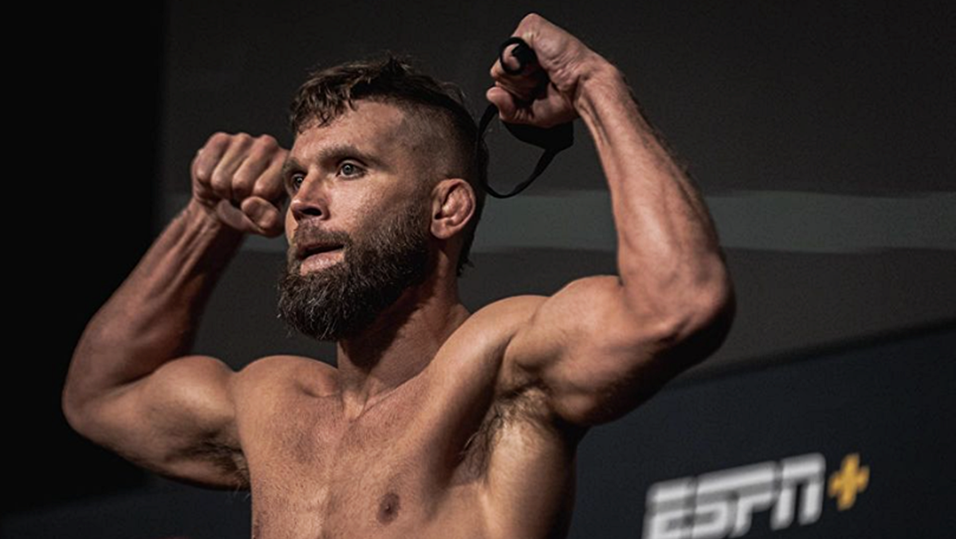 Ветеран UFC Стивенс сдался, избежав перелома локтевого сустава 