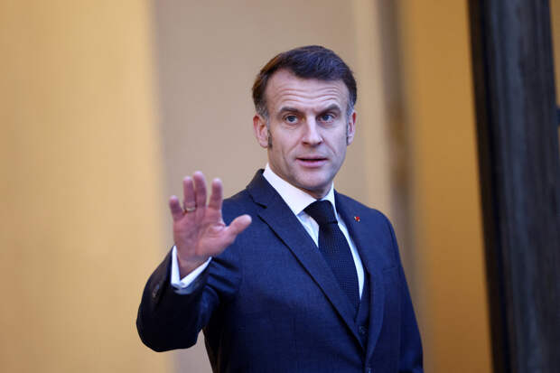 В России прокомментировали визит советника Макрона в Москву