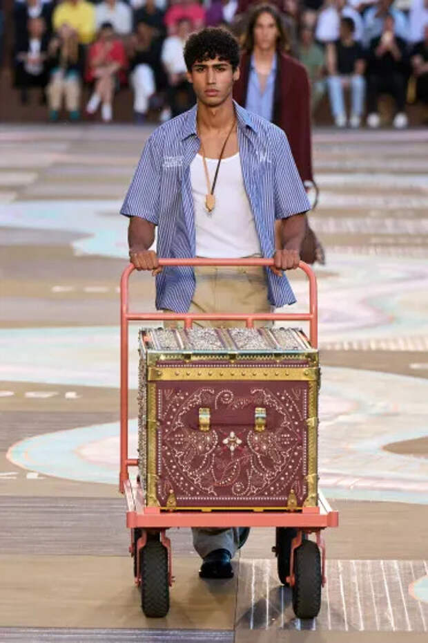 Показ Louis Vuitton Menswear весна-лето — 2026