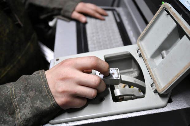 Системы ПВО сбили три летевших на Москву беспилотника