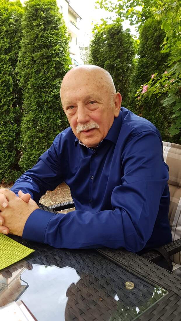 Об авторе: Александр Фитц, один из самых популярных и авторитетных писателей и журналистов русского зарубежья. Автор десяти книг публицистики и прозы, вышедших в издательствах Ташкента, Москвы, Санкт-Петербурга и Берлина. Живет в Мюнхене.