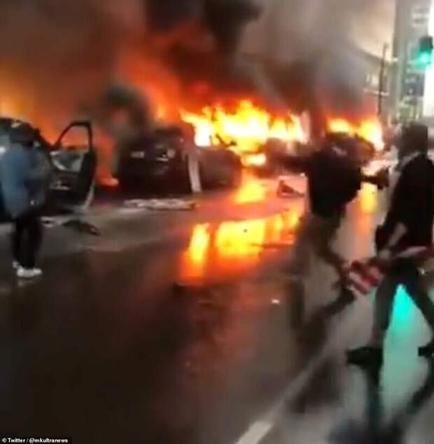Америку сотрясают протесты: Лос-Анджелес в огне
