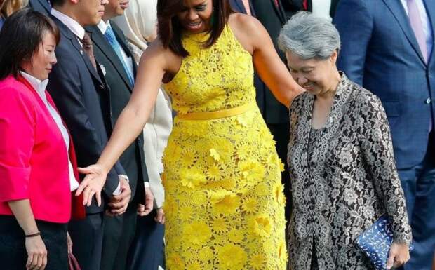Первая леди Сингапура пришла на прием Мишель Обамы с этим. Смелый шаг...