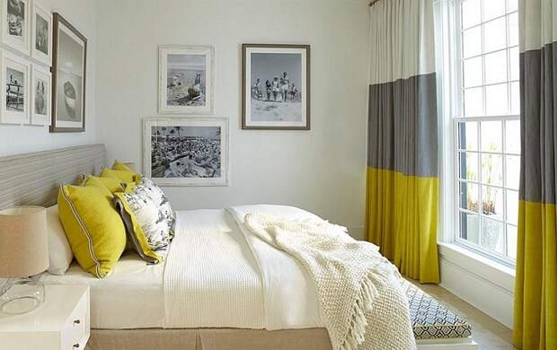 Крутое решение украсить комнату такими интересными полосатыми шторами, что точно понравятся.