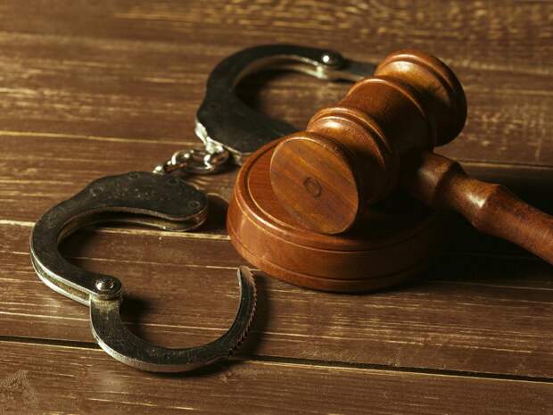 В Кузбассе женщина из-за ревности кинула нож в возлюбленного