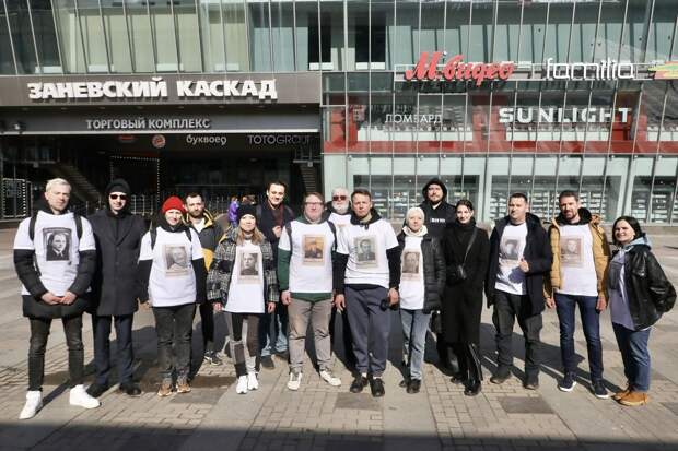 Журналисты «Петербургского дневника» раздали георгиевские ленты и праздничный номер ко Дню Победы