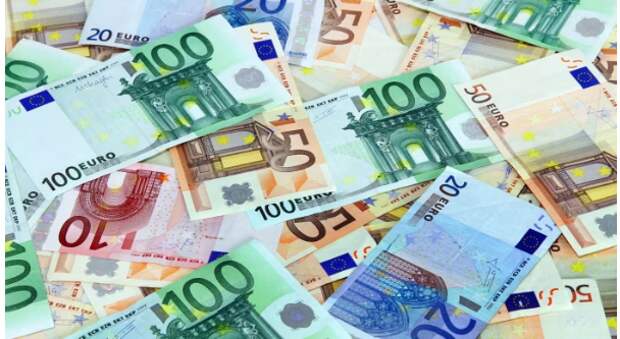 Мировые резервы в евро сократились на 100 млрд. евро только из-за разговоров об "изъятии" российских активов в Европе