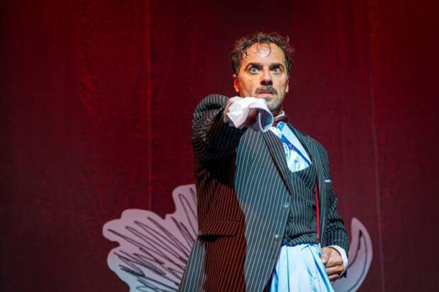 «YAteatr» покажет комедию об идеальном мужчине, созданном с помощью ИИ