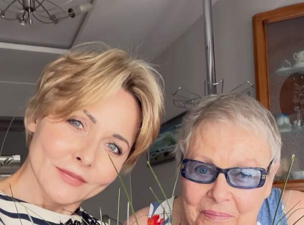 Актриса Дарья Повереннова опубликовала фото с матерью в день ее рождения